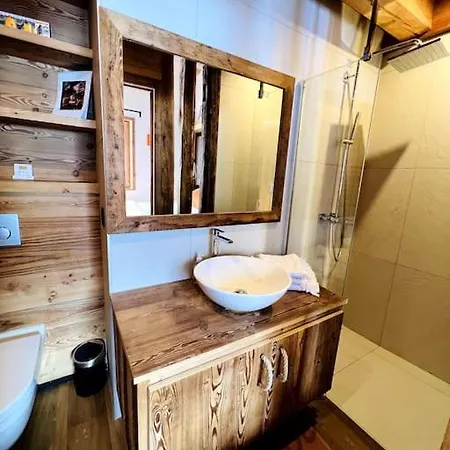 Holiday home Dans De Luxe *
