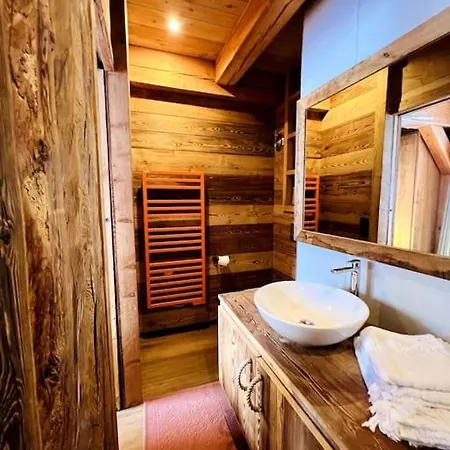 Holiday home Dans De Luxe
